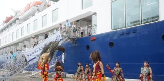 MS Ocean Odyssey Perdana Sandari Dermaga Tanjung Emas