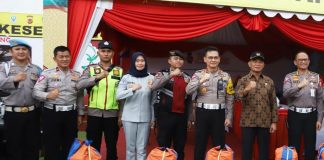 Beri Paket Bingkisan, Jasa Raharja Semangati Petugas Posko Lebaran Jalan Tol