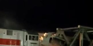 Peristiwa Luar Biasa Hebat KA Brantas Hantam Trailer di Semarang