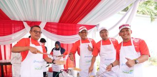 1000 Porsi Masakan Gratis Pelindo Regional 3 Sajian HUT RI 78 Untuk Warga
