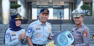 Jasa Raharja Hibahkan Satu Unit Ambulan Kepada Korlantas Polri