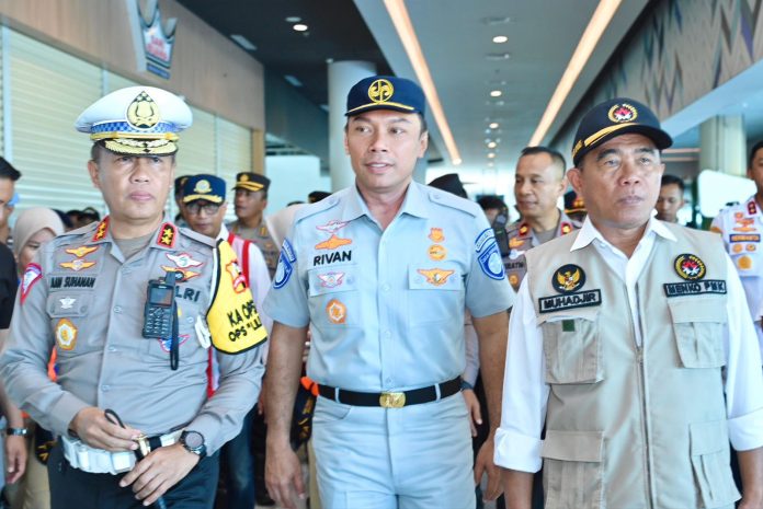 Jasa raharja bersama menhub, dan korlantas polri serta menko pmk tinjau arus mudik nataru Dirut Jasa Raharja Bersama Menhub, Menko PMK, dan Kakorlantas Polri Tinjauan ke Sejumlah Daerah