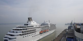 MS Seven Seas Navigator Jadi Kapal Pesiar Pamungkas Sandar di Tanjung Perak 2023 MS Seven Seas Navigator Kapal Pesiar Pamungkas Sandar di Tanjung Perak 2023