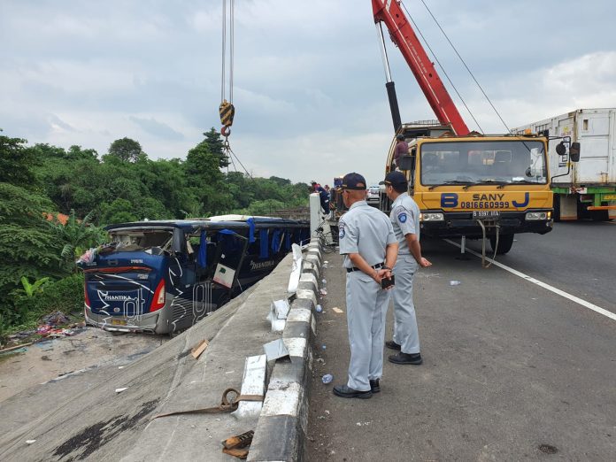 Jasa Raharja di TKP kecelakaan bus shantika Seluruh Korban Bus PO Shantika Dijamin Jasa Raharja