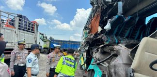 Jasa Raharja Jamin Korban Tabarakan Dahsat Bus Pariwisata VS Tronton di Bungah Gresik Jasa Raharja Jamin Korban Tabrakan Dahsat Bus Pariwisata VS Tronton di Bungah Gresik