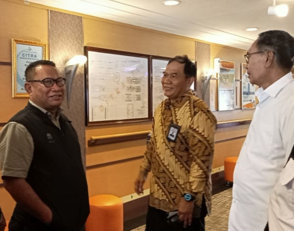 BHS bersama Ketua Komisi V DPR RI Periode 2014-2019, Fary Djemi Francis bersama Bupati Ende, Djafar H. Ahmad 10 Caleg DPR RI Dapil Jatim 1 Berpeluang Lolos Termasuk BHS Bakal Kembali Ramaikan Senayan