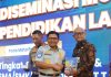 Jasa Raharja Serahkan Buku Pelajaran Berlalu Lintas Kepada Dunia Pendidikan Jawa Timur
