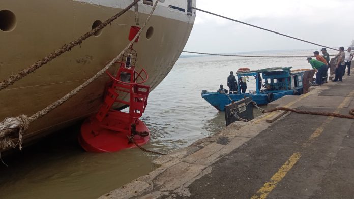 Kapal KM Leuser seret bouy 24 tanjung perak TRC Distrik Navigasi Tanjung Perak Berhasil Evakuasi Bouy 24 Yang Terseret KM Leuser dan Lit Interprise