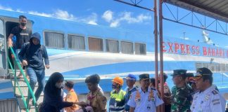 KSOP Gresik Dukung Layanan Penerbitan SPB Jamin Kapal-kapal ke Bawean Tetap Beroperasi KSOP Gresik Dukung Layanan Penerbitan SPB Jamin Kapal-kapal ke Bawean Tetap Beroperasi