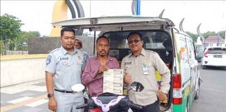 Tingkatkan Pelayanan, Samsat Sampang Buka Layanan Samsat Mobile di Alun-alun Kabupaten Tingkatkan Pelayanan, Samsat Sampang Buka Layanan Samsat Mobile di Alun-alun Kabupaten