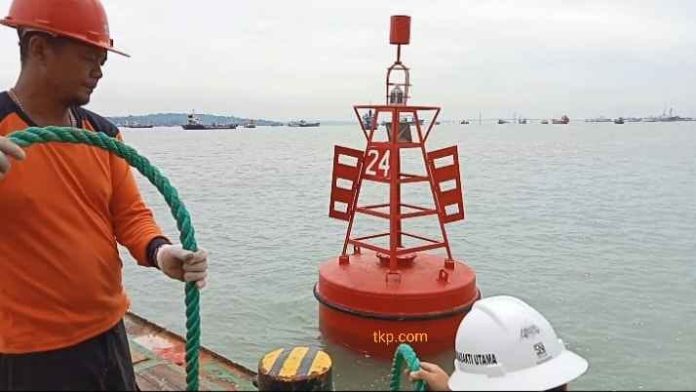 Pemasangan bouy 24 oleh Disnav Tanjubg Perak Bouy 24 Terpasang Kembali, Tuntas Sudah Tanggung Jawab Pelni