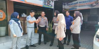 Jasa Raharja Surabaya Bersama Tim Pembina Samsat Surabaya Barat Menuju Zona Integritas 2024 Jasa Raharja Surabaya Bersama Tim Pembina Samsat Surabaya Barat Menuju Zona Integritas 2024