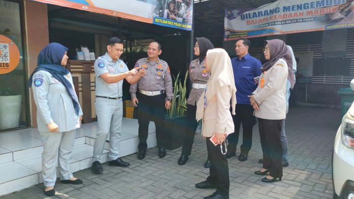 Jasa Raharja Surabaya Bersama Tim Pembina Samsat Surabaya Barat Menuju Zona Integritas 2024