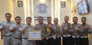 Kolaboratif, Jasa Raharja dan Korlantas Polri Beri Penghargaan Polres Ngawi Atas Kesuksesan pengamanan Nataru Lalu Kolaboratif, Jasa Raharja dan Korlantas Polri Beri Penghargaan Polres Ngawi Atas Kesuksesan pengamanan Nataru Lalu