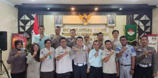 Semangat Tim SAMSAT Bondowoso Tingkatkan Layanan di Bulan Ramadhan SAMSAT Bondowoso Tingkatkan Layanan di Bulan Ramadhan