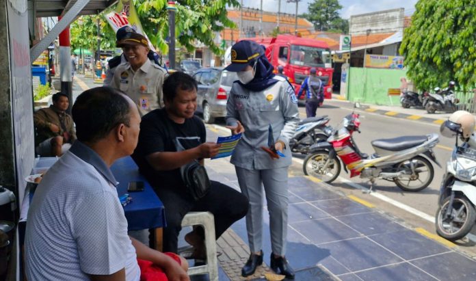 Gencar Informasikan Penghapusan Ranmor, Jasa Raharja Himbau Masyarakat dengan Bagikan Brosur