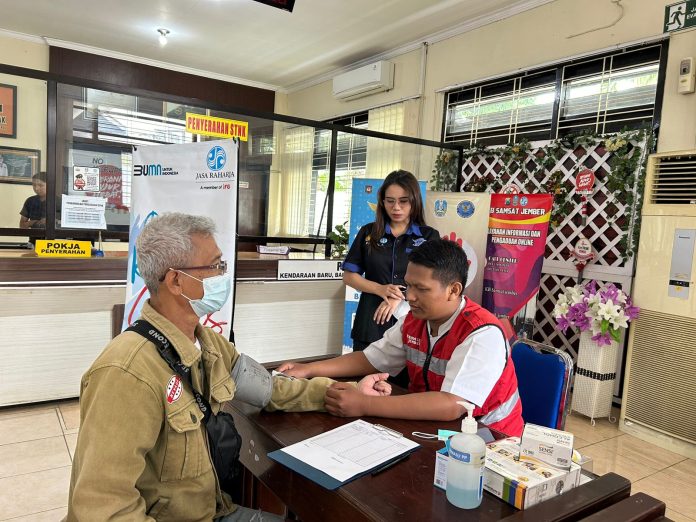 MUKL Pelayanan Kesehatan Untuk Wajib Pajak di Kantor Samsat Jember Timur