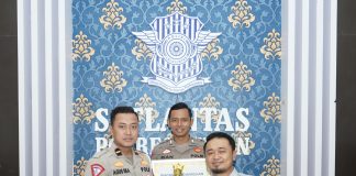 Polres Tuban Terima Trophy Juara 1 dan Piagam Penghargaan Posyandu Nataru 2023/2024 Kolaborasi Jasa Raharja Bersama Korlantas Polri Polres Tuban Terima Trophy Juara 1 dan Piagam Penghargaan Posyandu Nataru 2023/2024 Kolaborasi Jasa Raharja Bersama Korlantas Polri