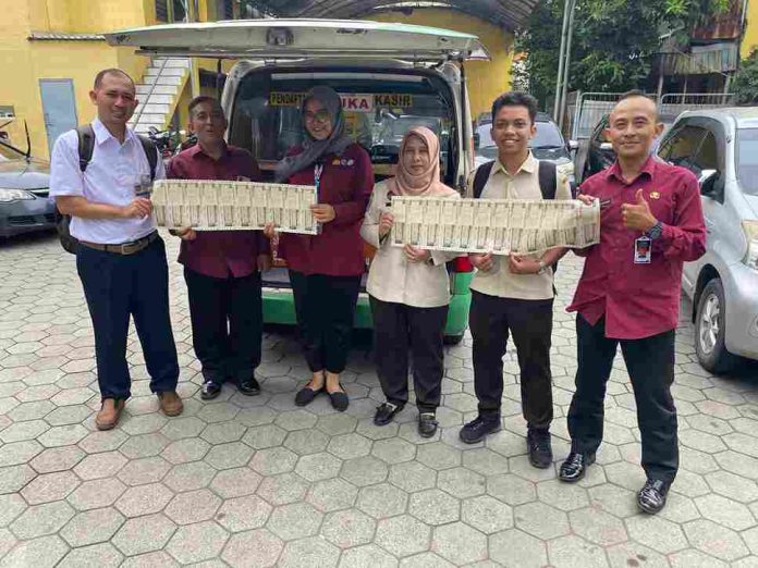 Tingkatkan Collection Rate PKB dan SWDKLLJ Tim Pembina Samsat Surabaya Utara Laksanakan Giat “Jempol” di Bank Maspion Kembang Jepun