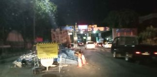 Gate Timbangan Pelabuhan Tanjung Perak Sementara Tak Difungsikan Akibat Truk Terbakar Menutupi Aksesnya Gate Timbangan Pelabuhan Tanjung Perak Sementara Tak Difungsikan Akibat Truk Terbakar Menutupi Aksesnya