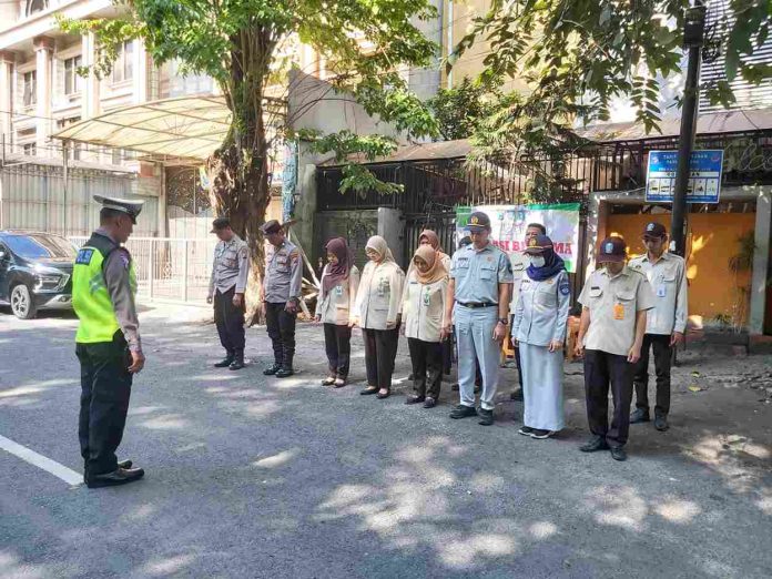 Ketuk Kesadaran Warga Akan Pajak Tim Samsat Surabaya Utara Bersama Polsek Pabean Cantian Gelar Operasi Gabungan Ketuk Kesadaran Warga Akan Pajak Tim Samsat Surabaya Utara Bersama Polsek Pabean Cantian Gelar Operasi Gabungan