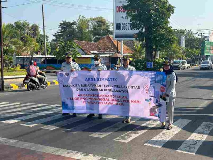 Jasa Raharja Madiun Gelar Aksi Simpatik Imbau Masyarakat Peduli Bahaya Laka Lantas