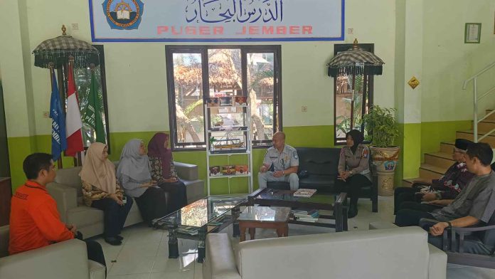 Jasa Raharja Jember dan Kamsel Polres Jember Gelar Sosialisasi Pengajar Peduli Keselamatan Lalu Lintas (PPKL) di SMK Perikanan dan Kelautan