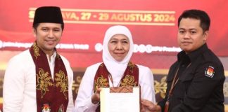 KPU Jatim Menerima Berkas Pendaftaran Khofifah-Emil Bacalon Gubenur dan Wakil Gubenur KPU Jatim Menerima Berkas Pendaftaran Khofifah-Emil Bacalon Gubenur dan Wakil Gubenur