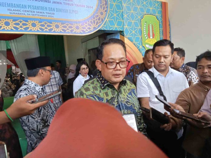 Pj Gubernur Jatim Adhy Minta Kegiatan Bongkar Muat Pupuk di Pelabuhan DABN Untuk Sementara Dihentikan