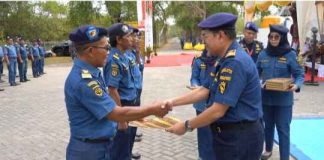 Kibarkan Merah Putih di Mercusuar Sembilangan Disnav Tanjung Perak Peringati Hari Menara Suar Ke-10 Kibarkan Merah Putih di Mercusuar Sembilangan Madura Disnav Tanjung Perak Peringati Hari Menara Suar Ke-10