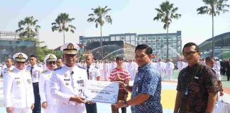 Momen Harhubnas PELNI Beri Beasiswa Taruna Berprestasi Poltekpel Surabaya Momen Harhubnas PELNI Beri Beasiswa Taruna Berprestasi Poltekpel Surabaya