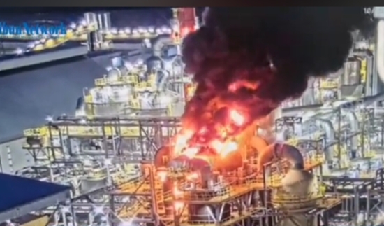 Smelter PT Freeport Indonesia di Kawasan JIIPE Kebakaran Disertai Ledakan Smelter PT Freeport Indonesia di Kawasan JIIPE Kebakaran Disertai Ledakan