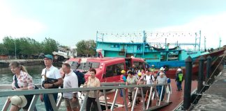 Bawa 145 Wisman Kapal Pesiar Le Jacques Cartier Singgahi Tanjung Tembaga Bawa 145 Wisman Kapal Pesiar Le Jacques Cartier Singgahi Tanjung Tembaga