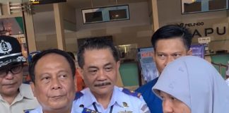 Wamenhub Bersama Komisi V DPR RI Lihat Kesiapan Layanan Libur Nataru Pelabuhan Tanjung Perak Wamenhub Bersama Komisi V DPR RI Lihat Kesiapan Layanan Libur Nataru Pelabuhan Tanjung Perak