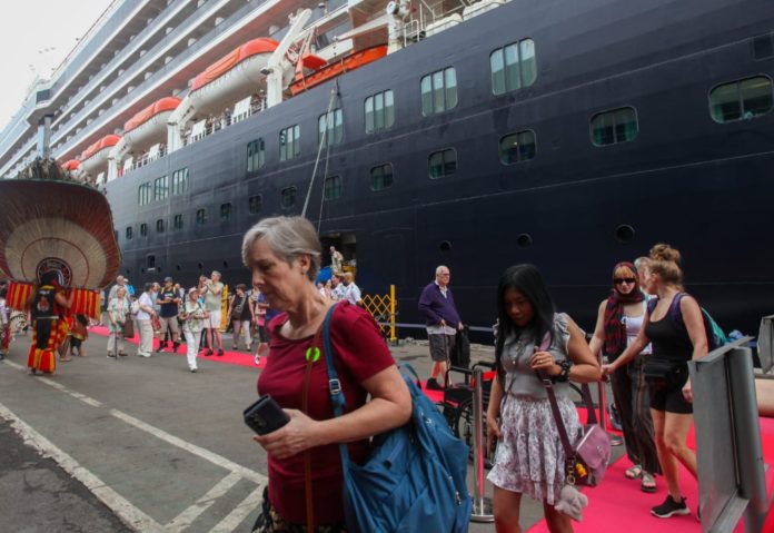 MS Noordam Kapal ke-11 Yang Singgahi Tanjung Perak Sepanjang 2024