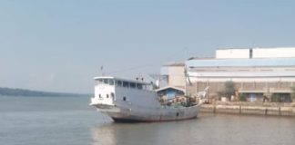 Ooo… Ternyata KLM Minal Rahmat Kandas di Mulut Alur Kalimas Gegara Gearbox kapal Rusak Ooo... Ternyata KLM Minal Rahmat Kandas di Mulut Alur Kalimas Gegara Gearbox kapal Rusak