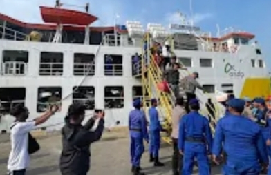 KMP Giling Iyang Terpaksa Digendong Krisna Dan Jayanegara Balik Gresik Dari Karang Jamuang
