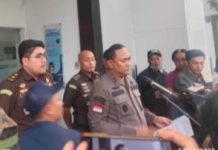 Kejari Tanjung Perak Rilis 6 Tersangka Kasus Pengerukan PT APBS Kejari Tanjung Perak Rilis 6 Tersangka Kasus Pengerukan PT APBS