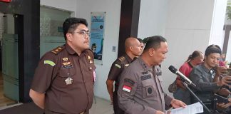 Kejaksaan Rilis 6 Tersangka Kasus Pengerukan Kolam Pelabuhan Tanjung Perak Kejari Tanjung Perak Rilis 6 Tersangka Kasus Pengerukan PT APBS