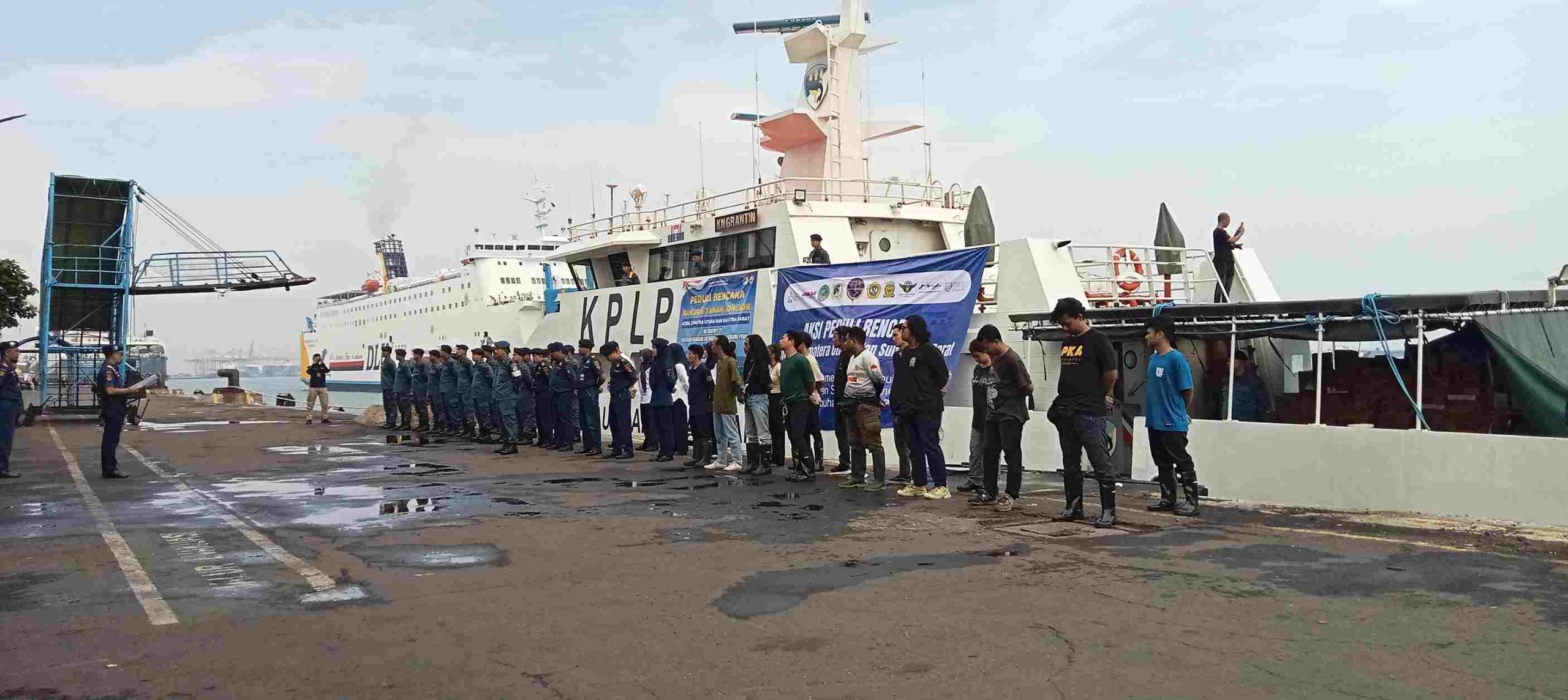 KPLP Terjunkan KN Grantin P. 211 Boyong Bantuan Kemanusiaan ke Aceh