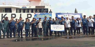 UPT Hubla Jatim Melalui KSOP Tanjung Perak Kirim Perdana Bantuan 9 Ton ke Aceh UPT Hubla Jatim Melalui KSOP Tanjung Perak Kirim Perdana Bantuan 9 Ton ke Aceh