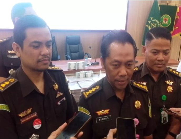 Giliran Mantan dan Kadishub Diperiksa Kejati Jatim, Sementara Mantan Gubenur Belum Giliran Mantan dan Kadishub Diperiksa Kejati Jatim, Sementara Mantan Gubenur Belum