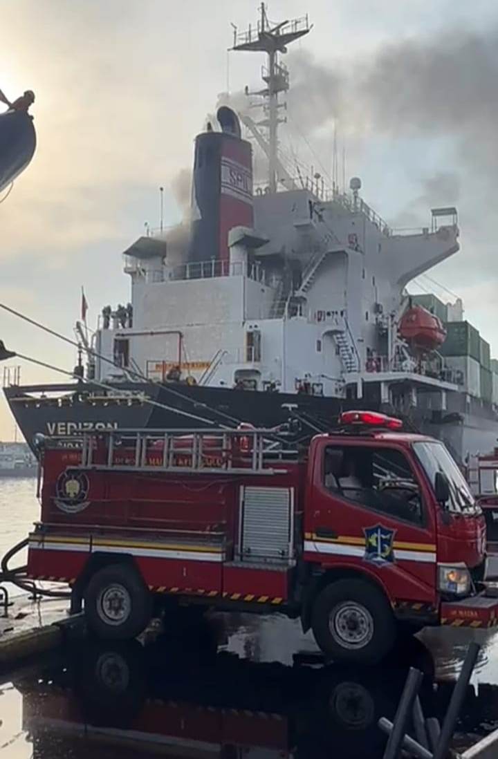 KM Verizon Milik PT SPIL Terbakar di Berlian Tanjung Perak Jelang Akhir Tahun 2025