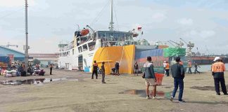 Deviasi KM Dharma Kencana III Ke Bawean Dibalik Bisnis PT DLU Terselip Misi Kemanusiaan Deviasi KM Dharma Kencana III Ke Bawean Dibalik Bisnis PT DLU Terselip Misi Kemanusiaan