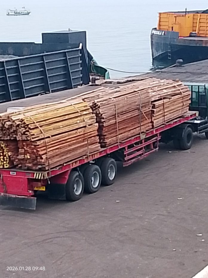 Ceroboh, Supir trailer Tewas Tertimpa Kayu KSOP Probolinggo Minta Semua Pihak Pegang SOP di Pelabuhan