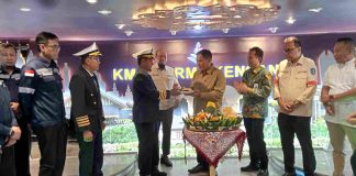 Usia Kapal Dilihat Bagaimana Perlakuan Terhadapnya ‘KM Dharma Kencana Semakin Tua Makin Perkasa’ Usia Kapal Dilihat Bagaimana Perlakuan Terhadapnya ‘KM Dharma Kencana Semakin Tua Makin Perkasa’