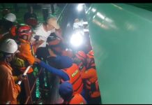 Tim SAR Gabungan Berjibaku Evakuasi ABK Asal China di Perairan APBS Tim SAR Gabungan Berjibaku Evakuasi ABK Asal China di Perairan APBS