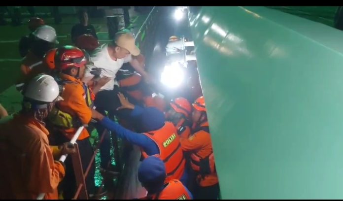 Tim SAR Gabungan Berjibaku Evakuasi ABK Asal China di Perairan APBS