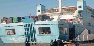 Diduga Salah Tata Muatan Truk Sarat Patah As di Atas Rump Door Kapal PT DLN KM Batu Layar Diduga Salah Tata Muatan Truk Sarat Muatan Patah As di Atas Rump Door Kapal PT DLN KM Batu Layar