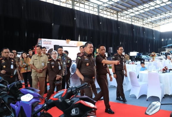 Lewat Lelang Terbuka Kejati Jatim Perkuat Pemulihan Aset dan Pengembalian Kerugian Negara Lewat Lelang Terbuka Kejati Jatim Perkuat Pemulihan Aset dan Pengembalian Kerugian Negara